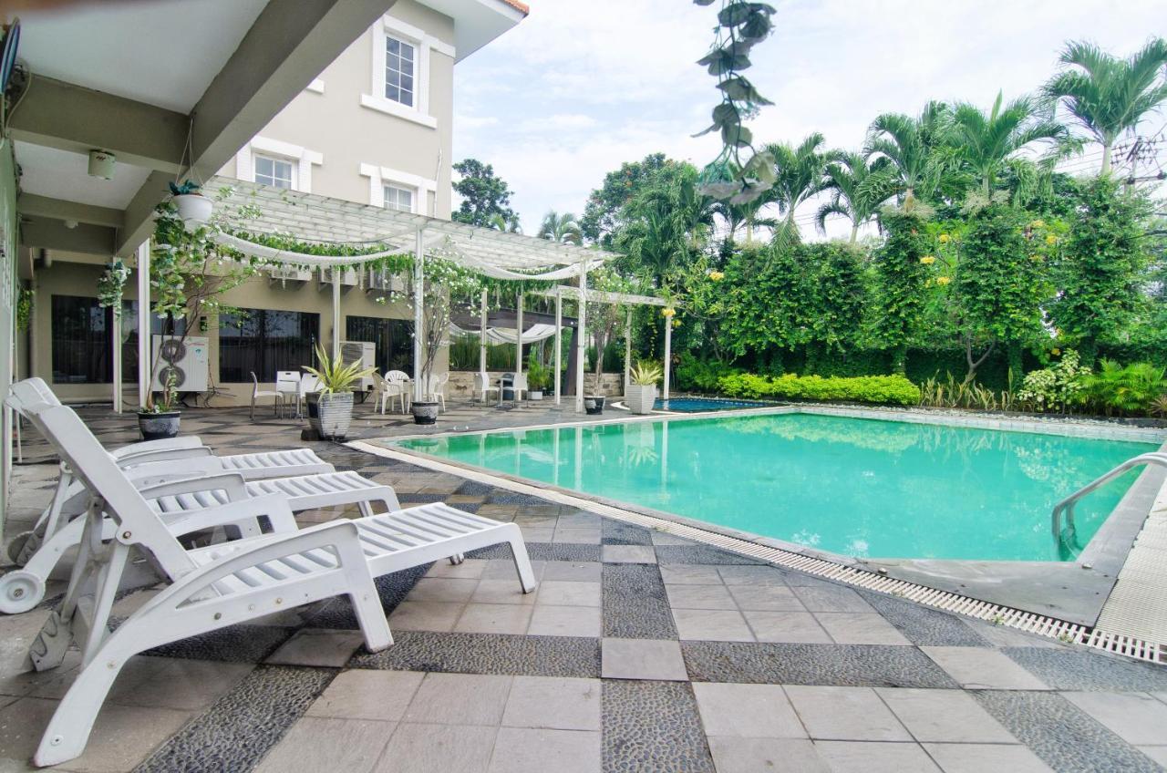 Country Heritage Hotel Surabaya Exterior photo