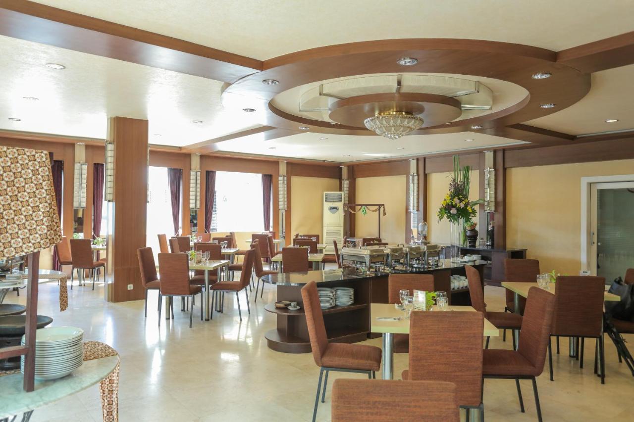 Country Heritage Hotel Surabaya Exterior photo