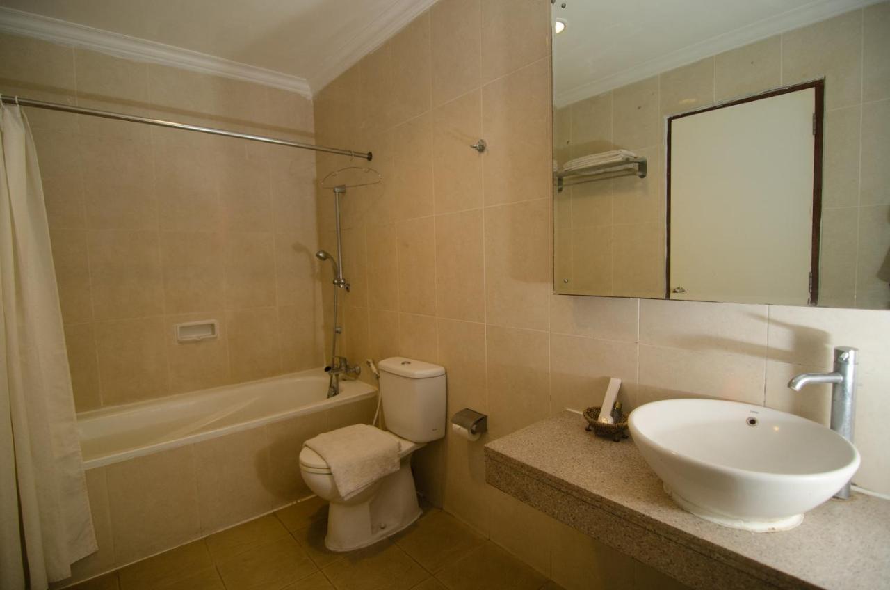 Country Heritage Hotel Surabaya Exterior photo